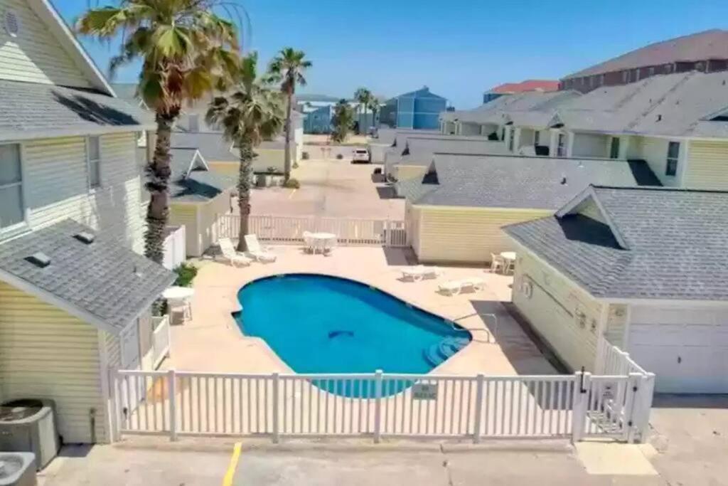 Spacious Home, Short Walk To Beach, Heated Pool! Корпус-Кристи Экстерьер фото
